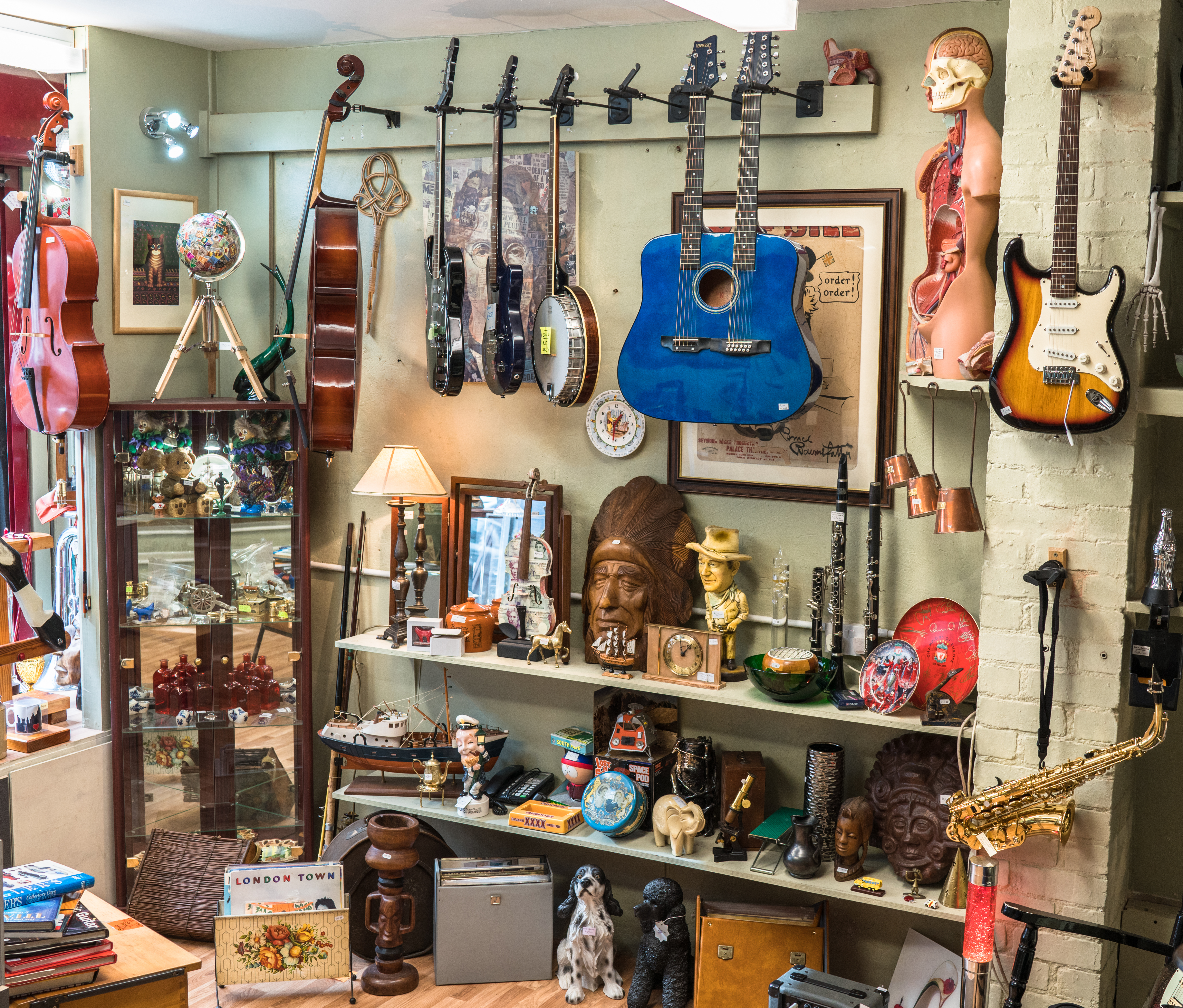 second hand september - shop selling second hand good including guitars and furniture